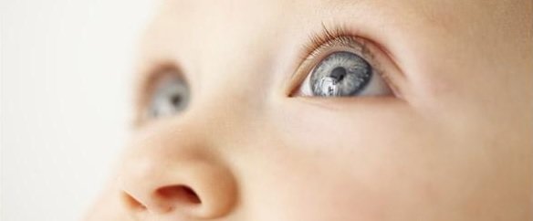 глаза новорожденного