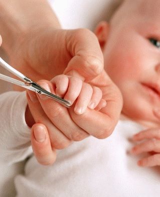 как правильно стричь ногти новорожденному
