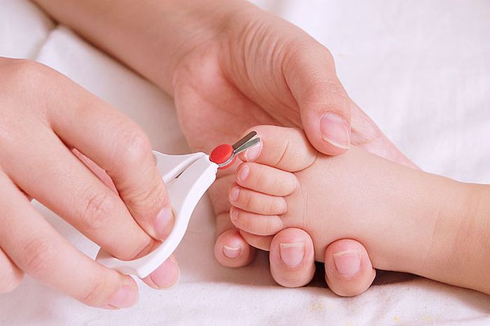 Уход за ногтями новорожденных
